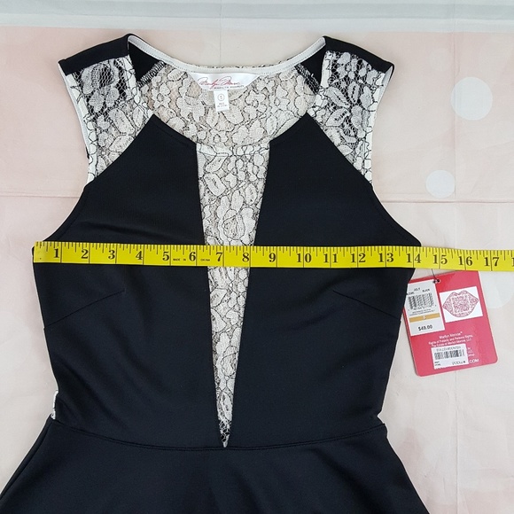 Marilyn Monroe Lace Detail Skater Dress - Picture 5 of 8